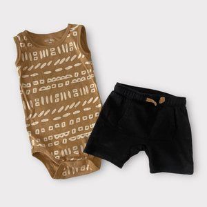 2-Pc Patterned Sleeveless Bodysuit W/ Black Drop Shorts | 18mos